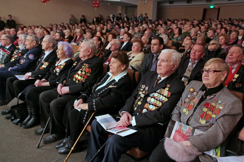 Cотрудники «Комселл» поздравили ветеранов с Днем Победы