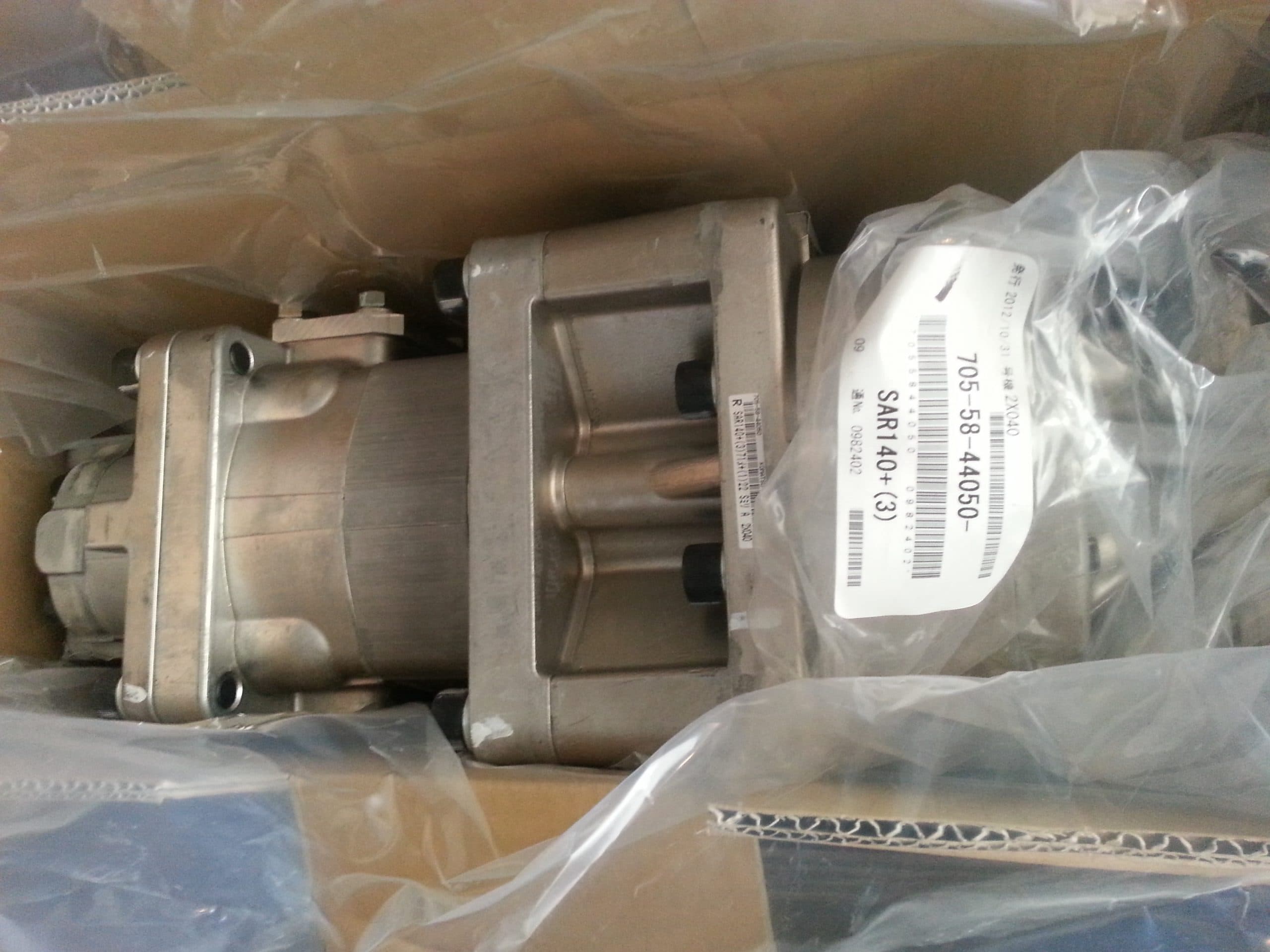 Насос шестеренный 705-58-44050