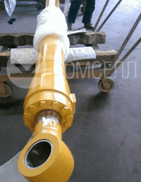 Гидроцилиндр ковша 707-01-0J771